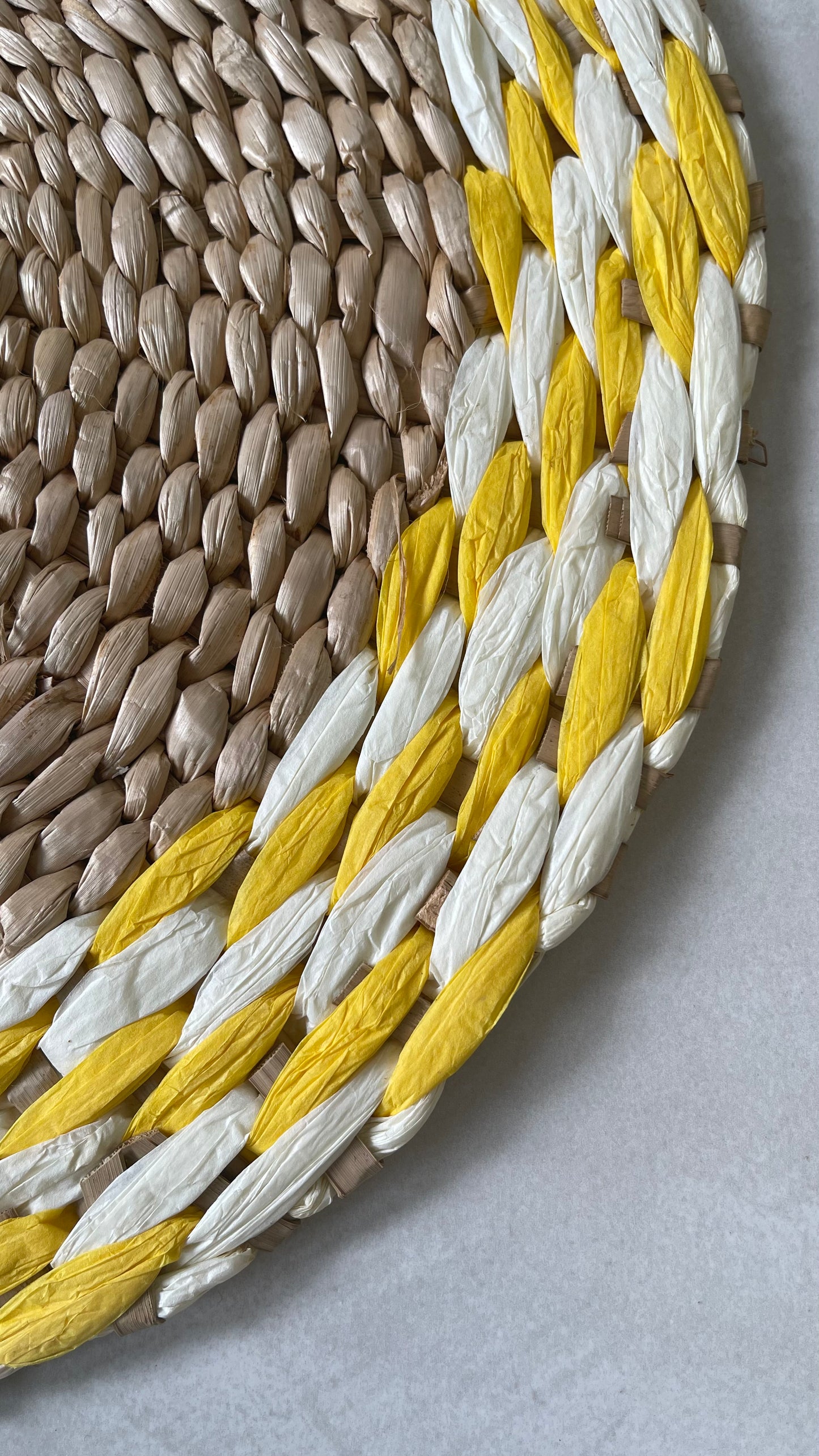 Single c/u Woven With Yellow And White