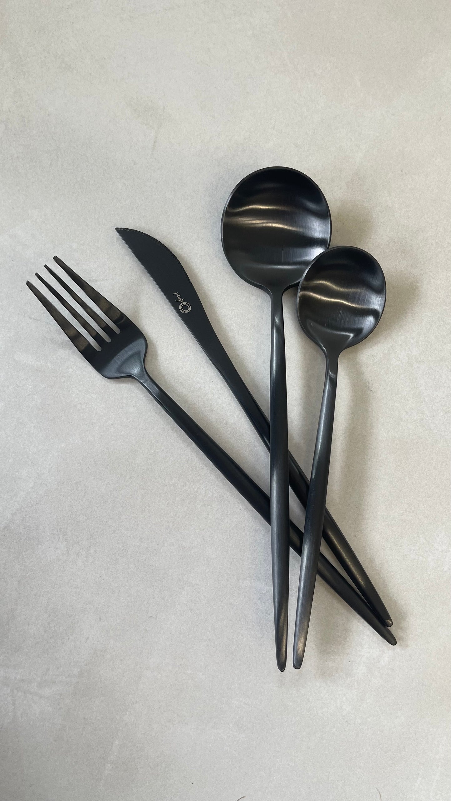 16pcs Cutlery Black